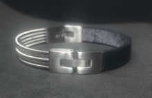 Load image into Gallery viewer, Women Chic 4
