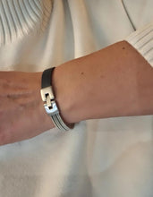 Load image into Gallery viewer, Women Chic 4
