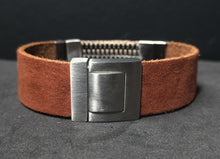 Load image into Gallery viewer, Men Zipper Deluxe 3
